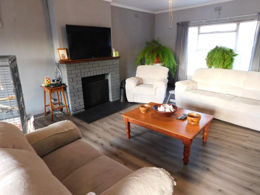 6 Bedroom Property for Sale in Dobson Western Cape